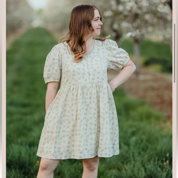 Babydoll Floral Dress - size Large - Picture 2 of 8